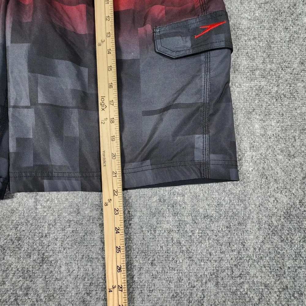 Speedo Mens Board Shorts Red Black Ombre Digital Block Swim Trunks Size‎ 36